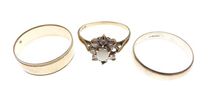 Lot 21 - 9ct white gold wedding band