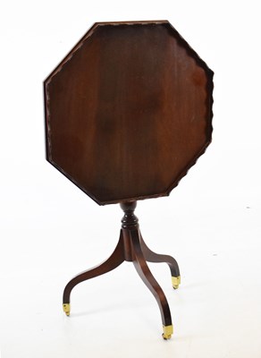 Lot 601 - Early 19th Century octagonal tilt table