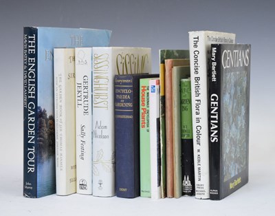 Lot 300 - Large quantity of books relating to gardening and natural history