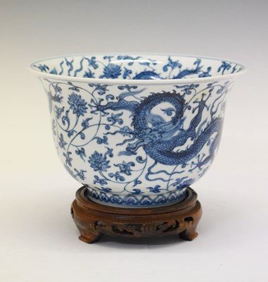 Lot 475 - Blue and white bowl