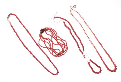Lot 87 - Coral bracelet and necklace
