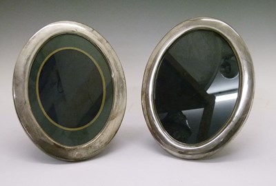 Lot 124 - Pair of silver oval photograph frames