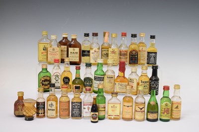 Lot 359 - Quantity of miniatures