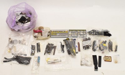 Lot 73 - Quantity of watch straps, etc