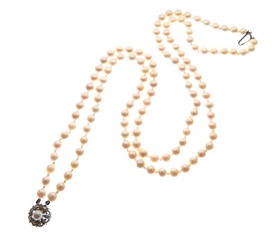 Lot 43 - Two-row uniform cultured pearl necklace