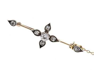 Lot 17 - Diamond set bar brooch