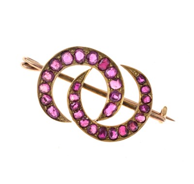 Lot 19 - Ruby set bar brooch