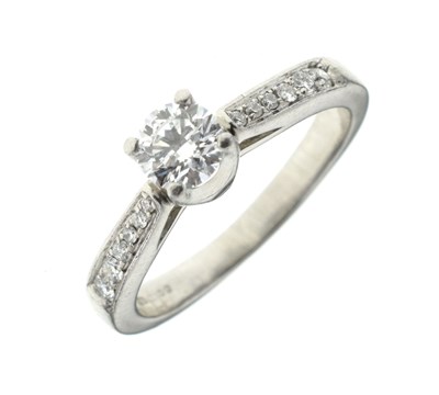 Lot 2 - Diamond set platinum ring