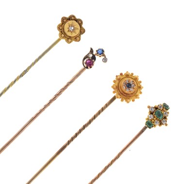 Lot 67 - A single stone diamond stick pin