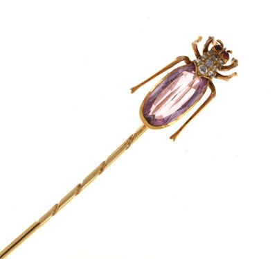 Lot 52 - A gem set beetle stick pin
