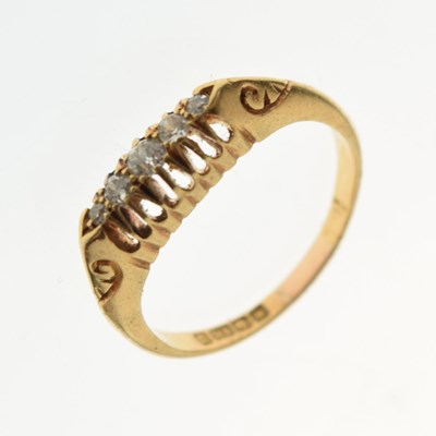 Lot 15 - 18ct gold graduated five-stone diamond ring