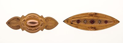 Lot 86 - Two 9ct gold bar brooches