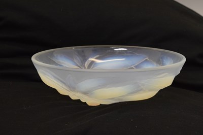 Lot 429 - Vallen Art Deco opalescent glass bowl