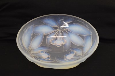 Lot 429 - Vallen Art Deco opalescent glass bowl
