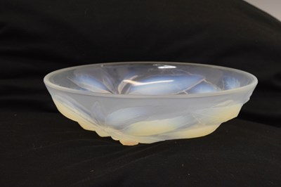 Lot 429 - Vallen Art Deco opalescent glass bowl
