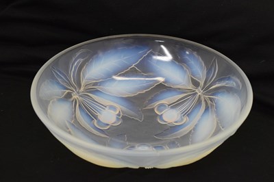 Lot 429 - Vallen Art Deco opalescent glass bowl