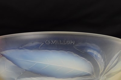 Lot 429 - Vallen Art Deco opalescent glass bowl
