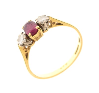 Lot 29 - 18ct gold three-stone ring