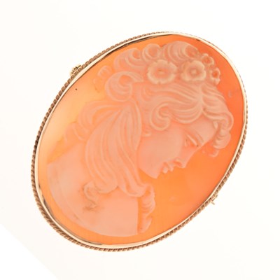 Lot 92 - 9ct gold framed cameo brooch