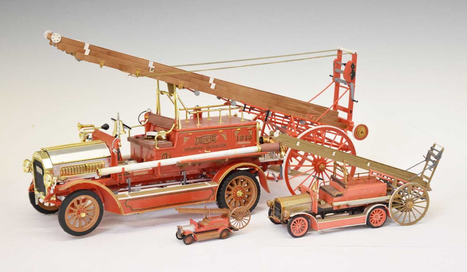 Lot 386 - Plastic scale model of a Dennis 1914 fire