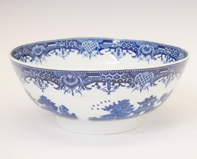Lot 438 - Late 18th century blue and white pearlware footed bowl