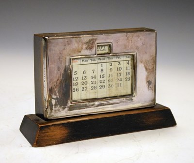 Lot 184 - George VI silver mounted desk calendar