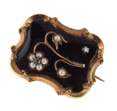 Lot 23 - Early Victorian mourning brooch