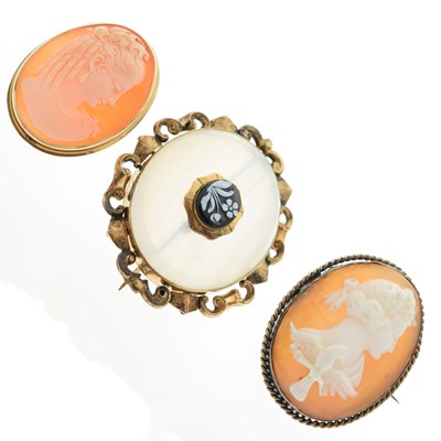 Lot 50 - Agate brooch