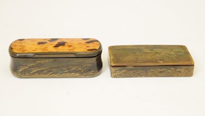 Lot 334 - Two snuff boxes