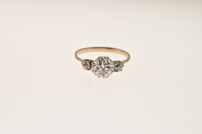 Lot 115 - Three stone diamond ring