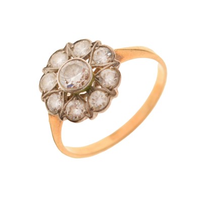 Lot 3 - 18ct gold diamond cluster ring