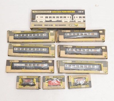 Lot 362 - Wrenn - Group of 00 gauge railway train set items