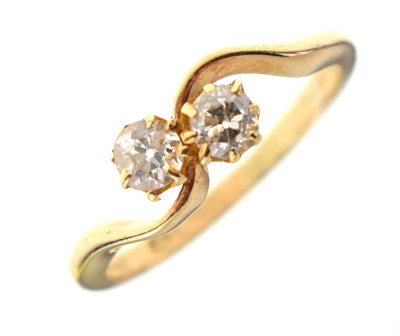 Lot 8 - 18ct gold crossover ring