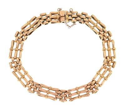 Lot 99 - Yellow metal gate link bracelet, stamped '15ct'