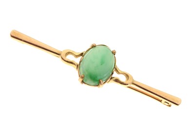 Lot 42 - Jade bar brooch