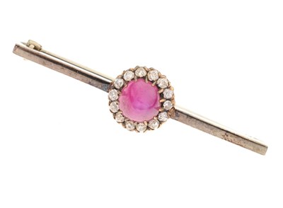 Lot 18 - Star ruby and diamond bar brooch
