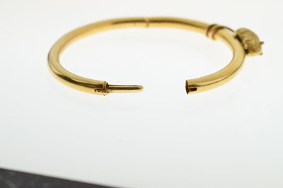 Lot 168 - Hinged bangle mounted with mouse