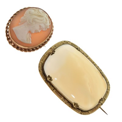 Lot 49 - 9ct gold cameo brooch, and an agate panel brooch