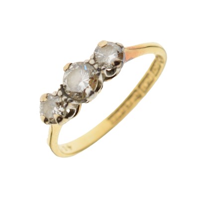 Lot 2 - '18ct Plat' three-stone diamond ring