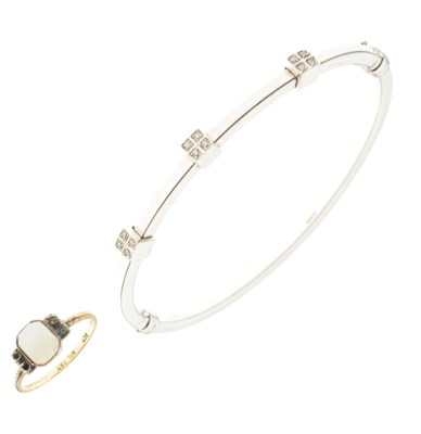 Lot 90 - 9ct white gold bangle