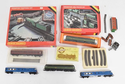 Lot 355 - Hornby 00 gauge railway train set R.328 'Mammoth' locomotive, etc