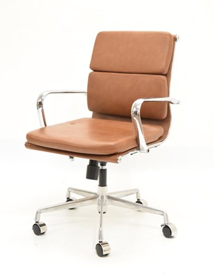 Lot 688 - Tan leather swivel office chair