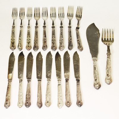 Lot 224 - George V set of silver-handled cutlery and fish servers