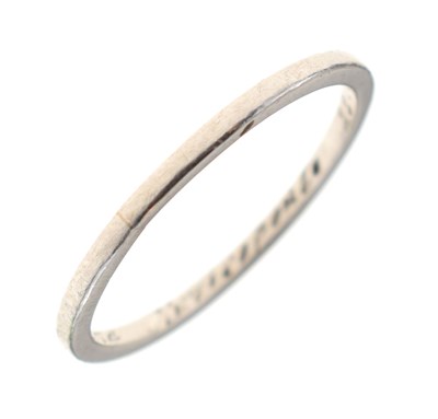 Lot 27 - Platinum wedding band