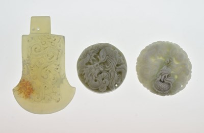 Lot 463 - Three Chinese carvings