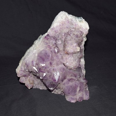 Lot 276 - Amethyst geode