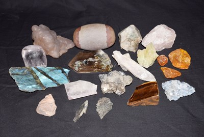 Lot 280 - Nineteen mineral specimens