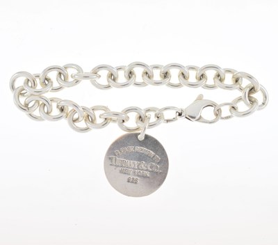 Lot 51 - Tiffany & Co '925' sterling silver bracelet
