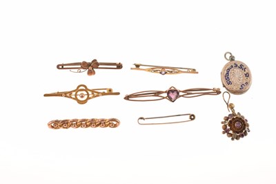 Lot 32 - Three 9ct gold bar brooches