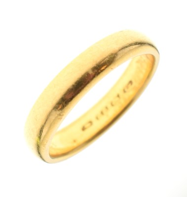 Lot 26 - 22ct gold wedding band